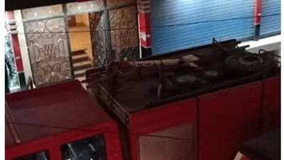 السيطرة على حريق محدود بعمارة سكنية بكفر الزيات في الغربية (فيديو )