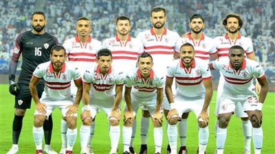 رئيس الزمالك يجتمع باللاعبين قبل مواجهة بترو أتلتيكو