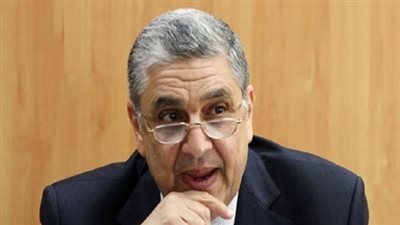 عاجل.. وزير الكهرباء يتفقد محطة مصر