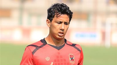 عمرو جمال يؤدي جلسة في الجيم