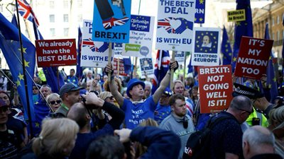 حزب العمال البريطانى يطالب بعقد استفتاء جديد حول 