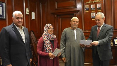 الأقصر تبدأ تسليم عقود تمليك لواضعي اليد على أراضي أملاك الدولة 