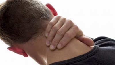 أسباب آلام الرقبة المتكرر وطرق التخلص منها