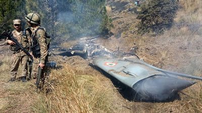 عاجل.. باكستان تطلق صراح الطيار الهندي المحتجز وسط ترحيب شعبي (فيديو)