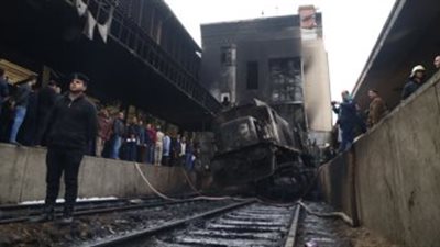 كيف نعي المشاهير ضحايا حادث قطار محطة مصر؟