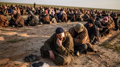 سوريا: إجلاء مزيد من المحاصرين بالجيب الأخير لداعش