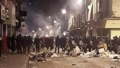 الجزائر: اشتباكات بين قوات الشرطة والمتظاهرين قرب قصر الرئاسة 