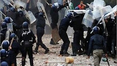 الجزائر:  إصابة 56 شرطيا و7 مواطنين بجروح في حصيلة أولية للمظاهرات