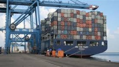 ١٠٠ ألف طن حبوب وغلال في صومعة ميناء دمياط 