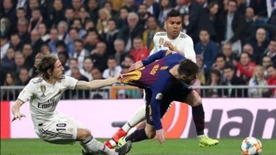 جماهير ريال مدريد تهاجم اللاعبين قبل الكلاسيكو (فيديو)