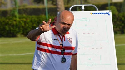 اليوم.. مؤتمر صحفي لجروس للحديث عن مواجهة بترو أتلتيكو