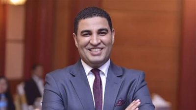 مصطفى ثابت: 