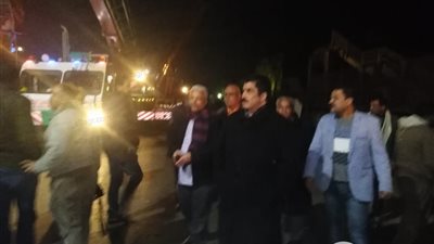 عاجل.. محافظ القليوبية يعلن فتح الطريق للسيارات بالاتجاهين عقب رفع أنقاض الكوبري المنهار (صور)