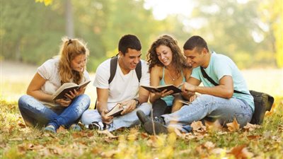 لطلاب سنة أولى جامعة.. أفضل طريقة لتوسيع دائرة معارفك