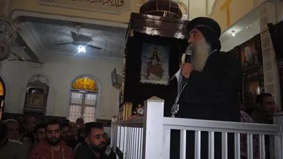 أسقف نجع حمادي يرأس صلاة جنازة مكاريوس راضي فقيد حادث محطة مصر