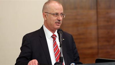 الحكومة الفلسطينية تبدأ دفع رواتب عائلات الشهداء والأسرى 