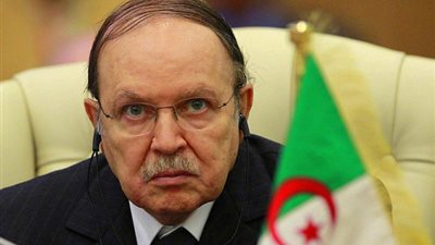 بوتفليقة يتعهد بإعداد دستور جديد يطرح للاستفتاء الشعبي