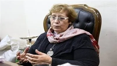 عميد كلية الإعلام الأسبق: 