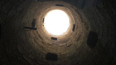 أخصائي ترميم يكشف عن المكان الذي كان السبب في كشف مقابر كوم الشقافة بالإسكندرية (صور)