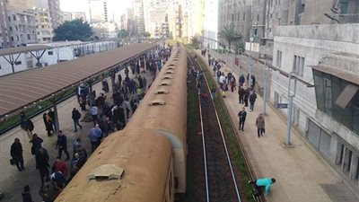 فزع بين الركاب.. كواليس خروج عربة قطار عن القضبان بسيدي جابر (صور)