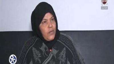 مسنة من ذوي الاحتياجات الخاصة تستغيث باكية بوزير الإسكان: 