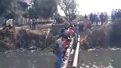 مدير مدرسة عزبة الديب عن مرور التلاميذ على ماسورة صرف: 