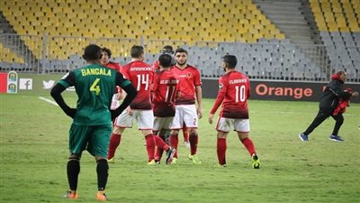 عملاق الجزائر معروض على الأهلي