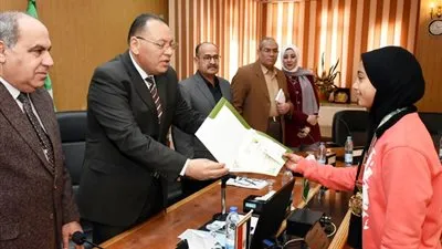 محافظ الشرقية يُكرم أبطال إفريقيا في الكاراتية والسومو (صور)