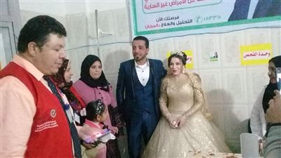 عروسين يُجريان فحوصات 