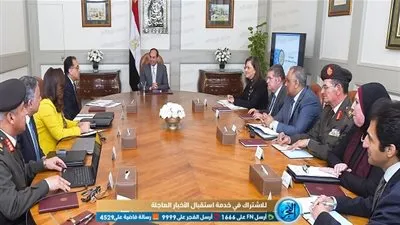 السيسي يجتمع مع عدد من المسؤولين‎.. ويوجه بمتابعة الموقف التنفيذي لمدينة دمياط للأثاث