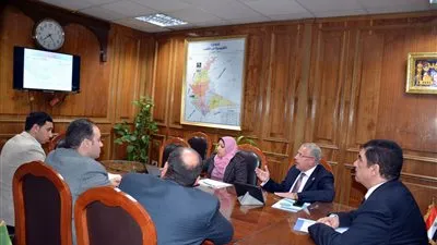 محافظ القليوبية يبحث مشروعات المياه المتعثرة لعرضها على وزير الإسكان (صور)