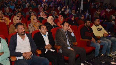 تفاعل جماهيري واسع  في ندوة تنمية المهارات الحياتية بجامعة عين شمس