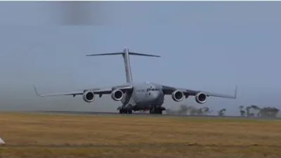 شاهد.. انفجار بطائرة عسكرية أمريكية في منطقة أفالون الأسترالية