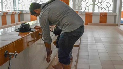 مستشار الفتوى يوضح حكم غسل القدم ثلاثا في الوضوء