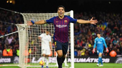 لويس سواريز يحتفل بسقوط ريال مدريد