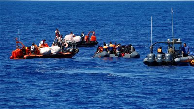 إنقاذ أكثر من 80 مهاجرا قبالة جزيرة إيطالية