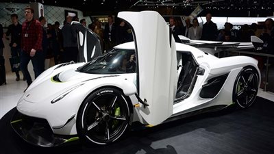 كوينجسيج تكشف عن سيارتها 