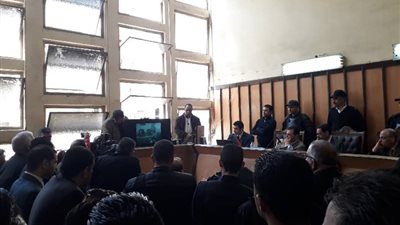 محكمة جنايات بورسعيد تعرض فيديوهات ومكالمات صوتية تثبت تلقي رئيس مصلحة الجمارك الرشوة 