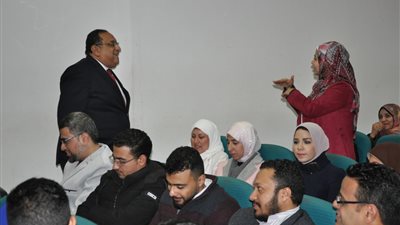 رئيس جامعة حلوان يعقد لقاءً مع المعيدين والمدرسين المساعدين بكلية التجارة