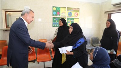 تسليم أولى جرعات العلاج من فيروس سي بقنا (صور)