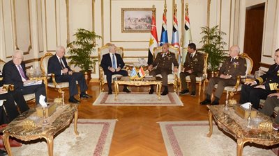 وزير الدفاع يلتقي نظيره اليوناني لبحث سبل التعاون بين البلدين (فيديو)
