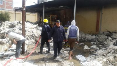 السيطرة على حريق شب بمصنع الغزل والنسيج بكفر الدوار (صور) 