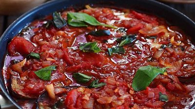 طريقة عمل باذنجان بالصلصة الحارة والثوم للرجيم