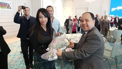 صحفيو المالية يهنئون معيط بجائزة 