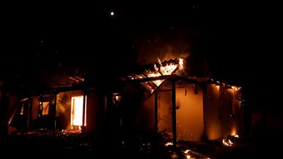 حرائق الغابات في أستراليا تدمر أكثر من 30 منزلا و100 ألف هكتار