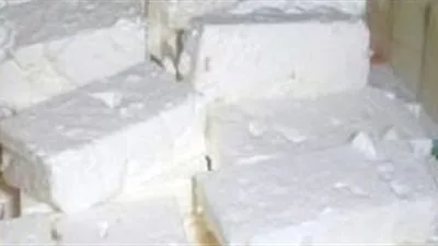 ضبط ٥٠٠ كيلو جبنه غير صالحة للاستهلاك الآدمي بالغردقة قبل طرحها بالأسواق 