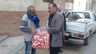 إنقاذ أحد المشاركين في حرب أكتوبر من التشرد بدمياط (صور)
