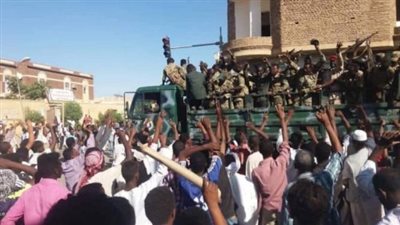 المهنيين في السودان يطالبون الجيش للانضمام إلى الثورة