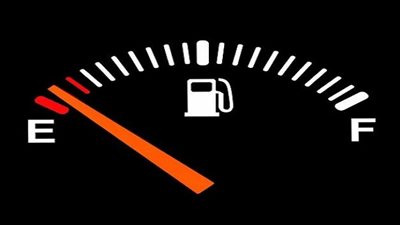 خبير سيارات يوضح أسباب زيادة معدلات استهلاك السيارة للوقود 