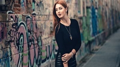 تألقي بالتنورة الجلد على طريقة درة زروق وأوليفيا باليرمو (صور)